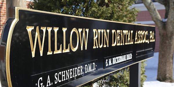 Willow Run Dental sign closeup