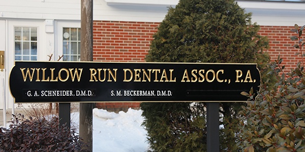 Willow Run Dental Assoc sign