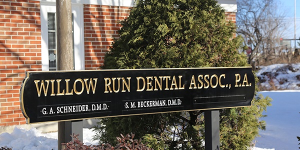 Willow Run Dental sign