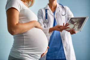 pregnant woman and doctor